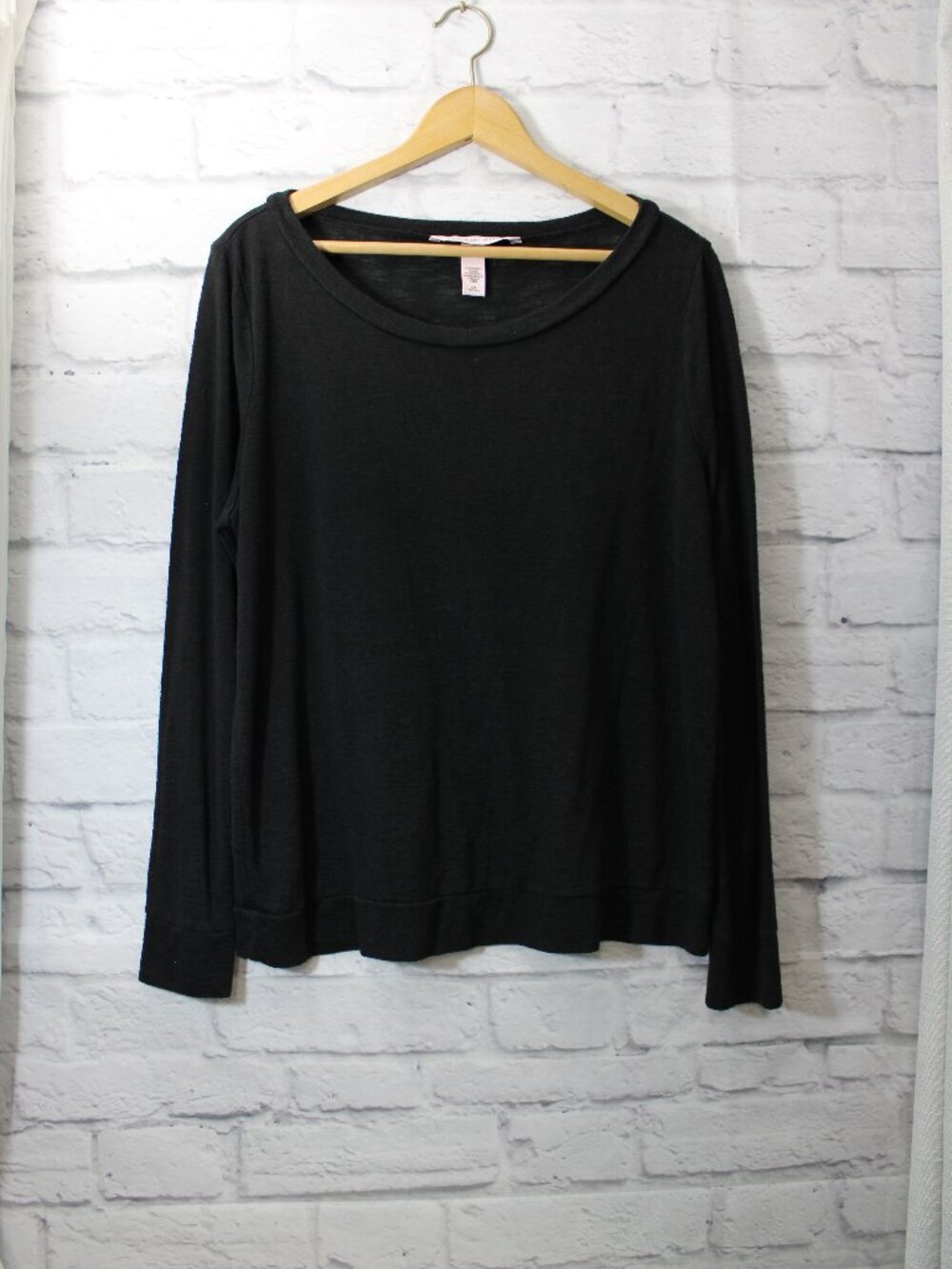 Victoria's Secret Large Black Round Neck Longsleeve Lightweight Lounge Tee